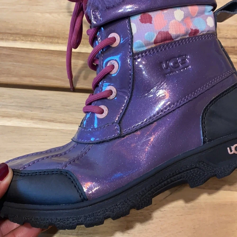 UGG Butte II purple boot